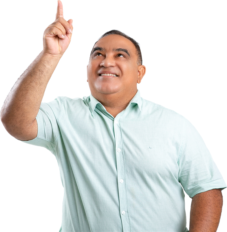 Marcos Eron apontando para o céu — O Céu é o limite!